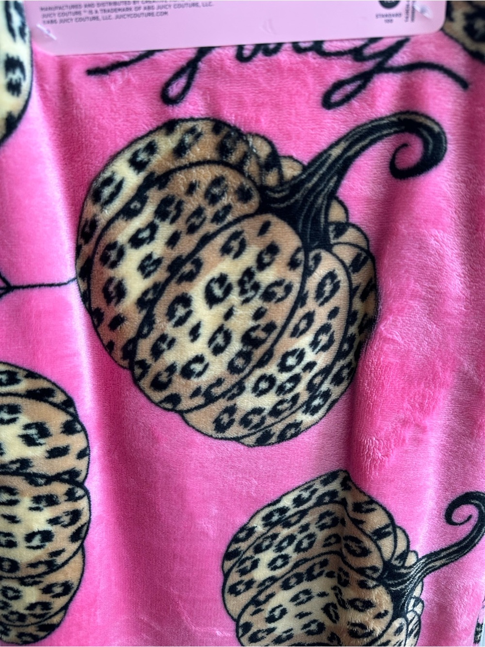 Juicy Couture Pink Plush Blanket with Leopard-Print Pumpkin Motif new - Picture 3 of 3